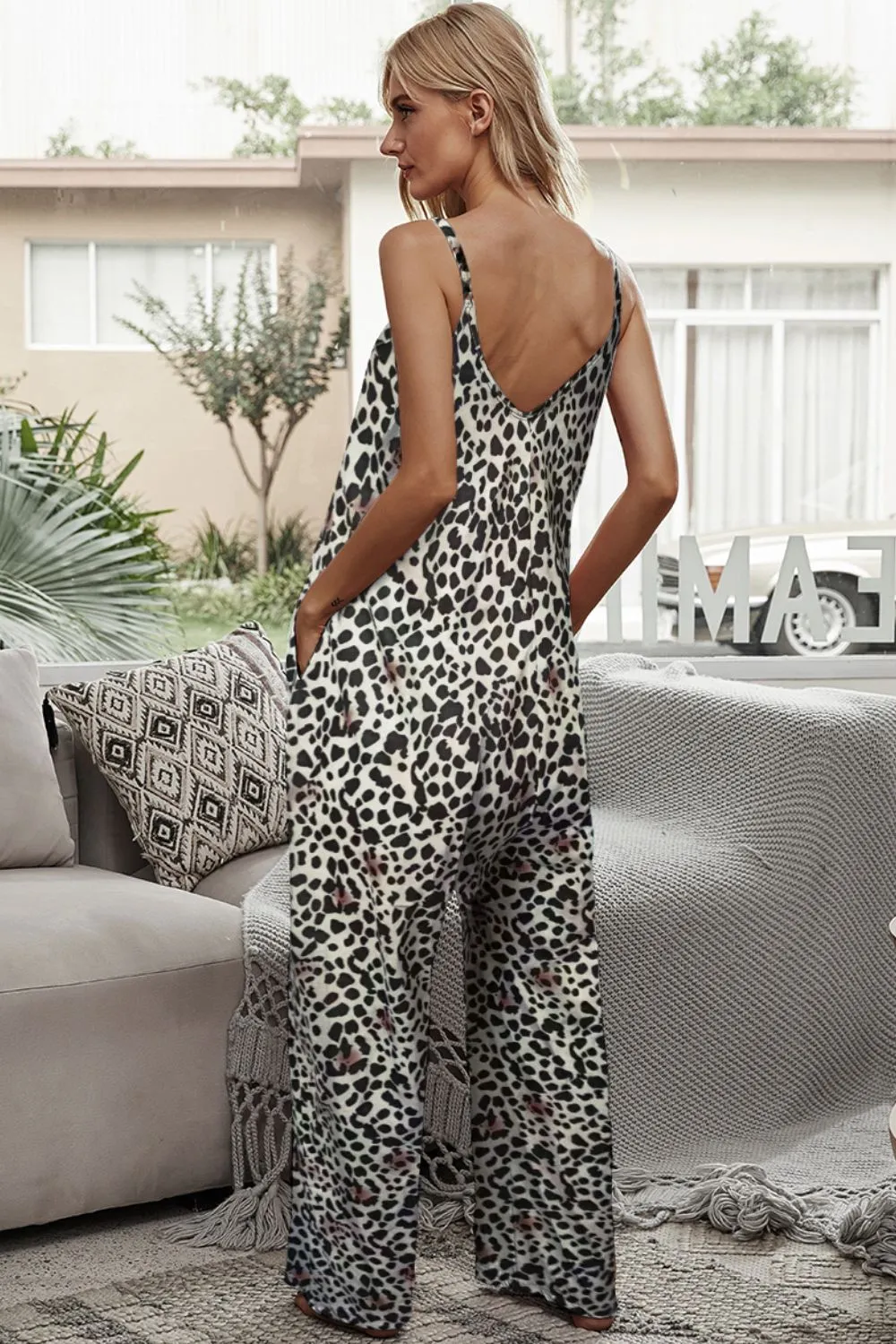 Jumpsuit mit Spaghettiträgern und Taschen im Animalprint