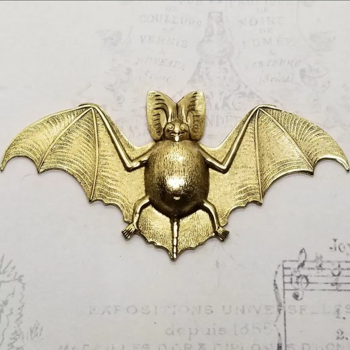 Large Brass Bat Stamping x 1 - 6850RAT.