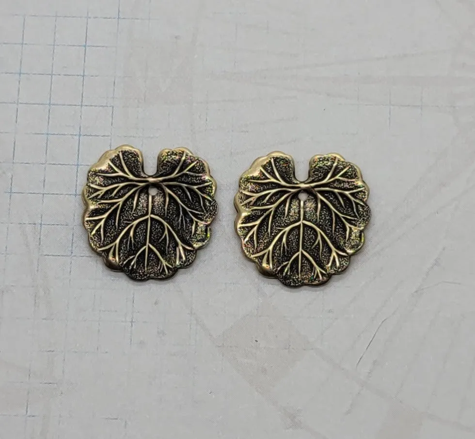 Medium Brass Geranium Leaf Stampings With Hole x 2 - 3780HRAT.