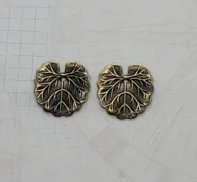 Medium Brass Geranium Leaf Stampings With Hole x 2 - 3780HRAT.