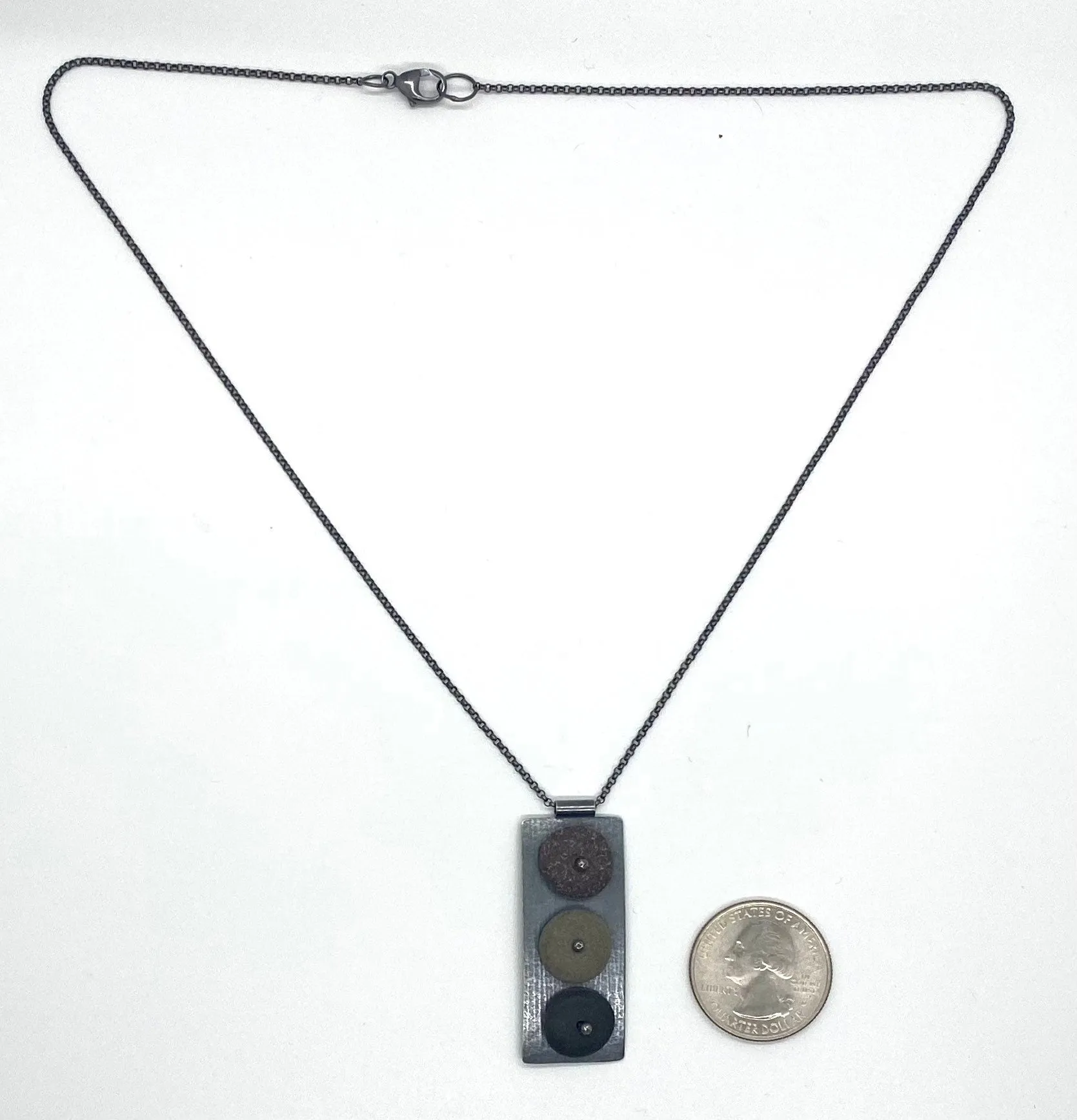 Wood grain rock pendant stoplight