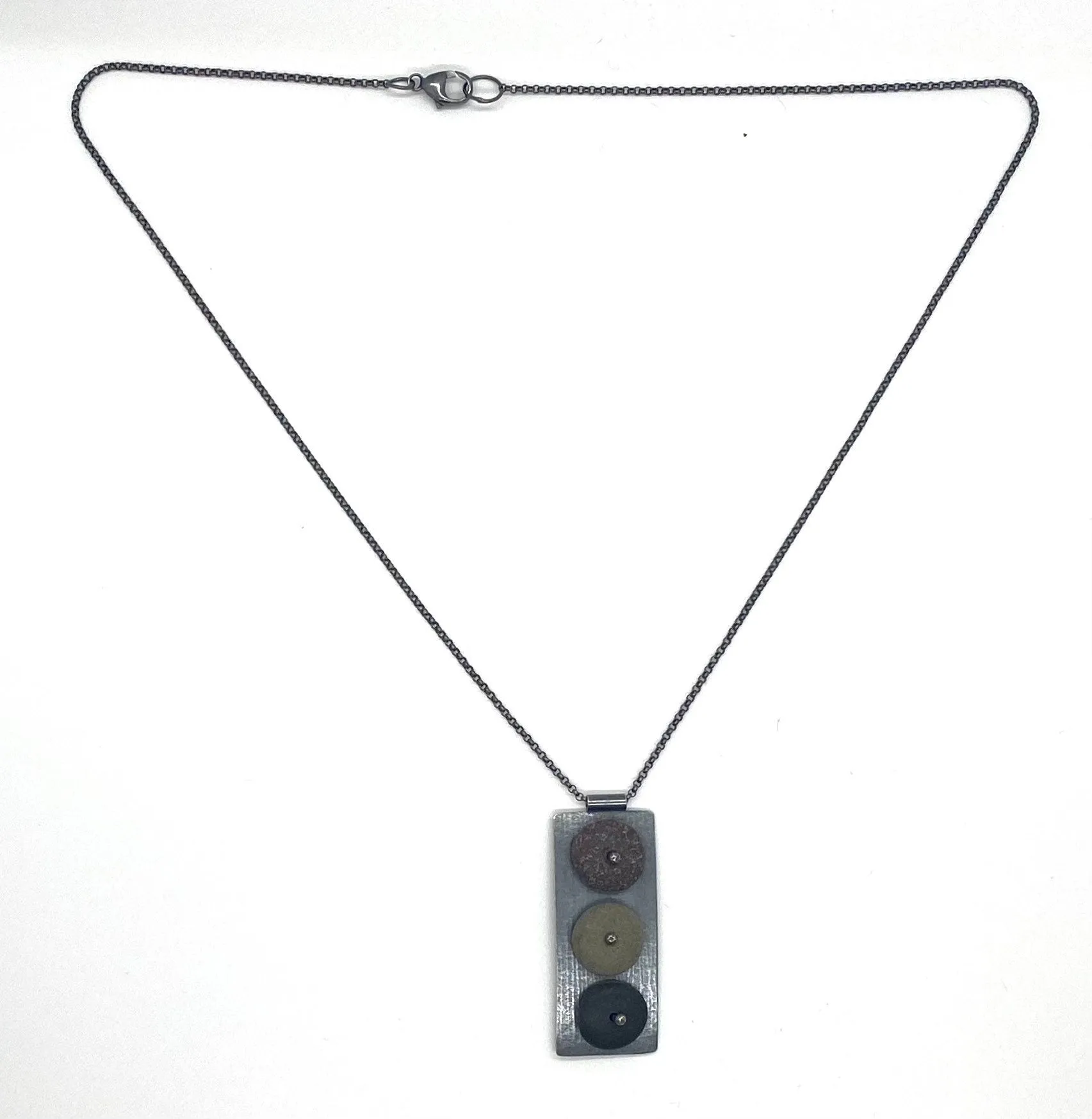 Wood grain rock pendant stoplight